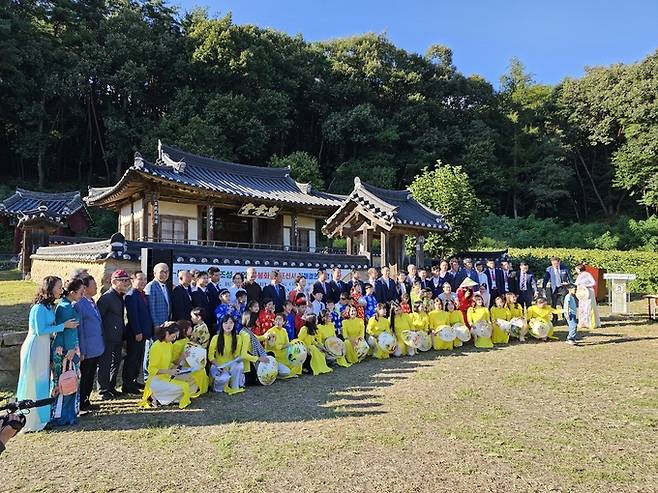 지난 22일 경북 봉화군 충효당 앞에서 개최된 ‘베트남의 날’ 행사 모습.