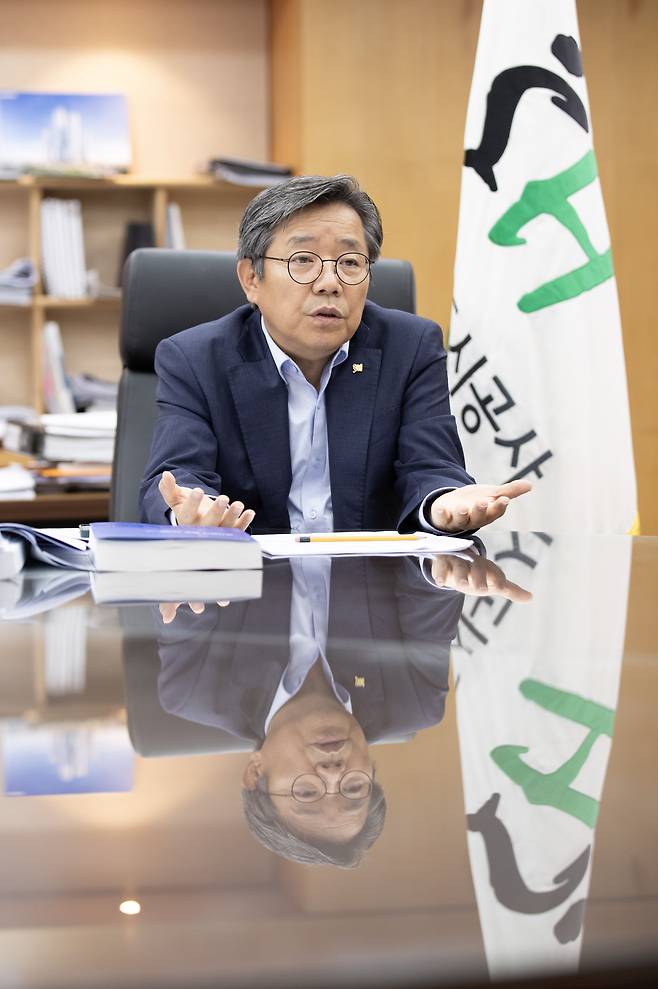 김헌동 SH공사 사장이 지난 26일 오후 서울 강남구 개포동 SH공사에서 인터뷰를 갖고 있다. /박상훈 기자