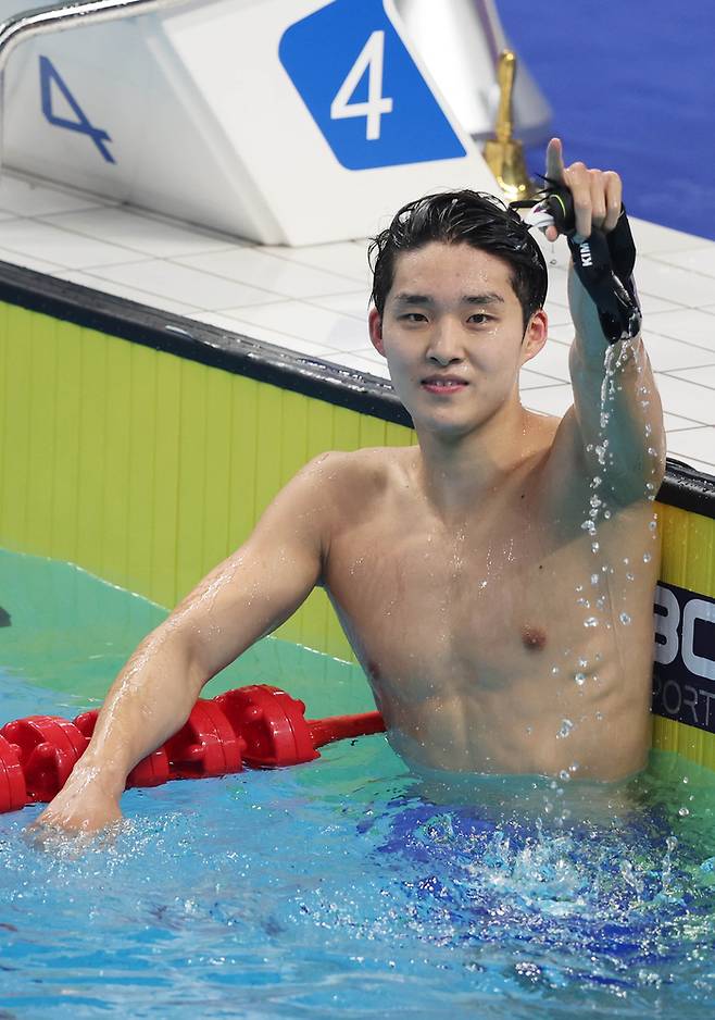 항저우 아시안게임 수영 경영 남자 자유형 800m에서 우승을 차지한 김우민. 연합뉴스