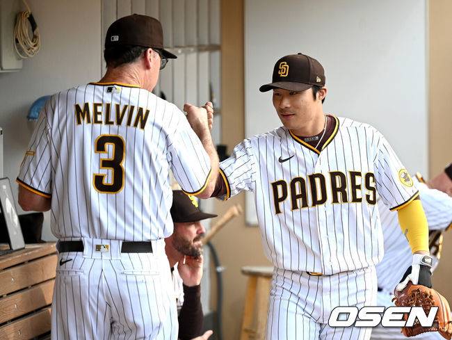 [OSEN=최규한 기자] 샌디에이고 밥 멜빈 감독과 김하성. 2022.06.11 / dreamer@osen.co.kr