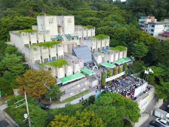 ‘2023 공공건축물 그린리모델링 사업’에 선정된 서울 은평구 은평도서관 모습. 은평구 제공