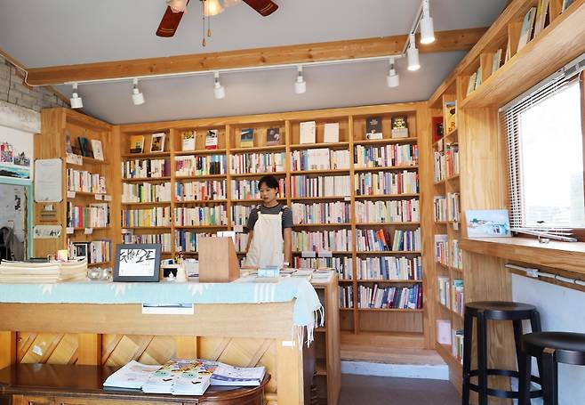 인천 동구 화수동의 동네 서점 '책방모도' [촬영 최은지]