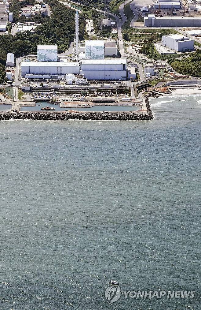 오염수 해양 방류 시작한 후쿠시마 제1원자력발전소 (도쿄 교도=연합뉴스) 8월 24일 오후 오염수(일본 정부 명칭 '처리수') 해양 방류를 시작한 후쿠시마 제1원자력발전소 모습. 2023.8.24 yatoya@yna.co.kr