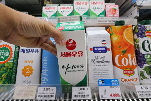 지난 11일 오후 서울 시내 편의점에 진열된 서울우유 (사진=뉴시스)