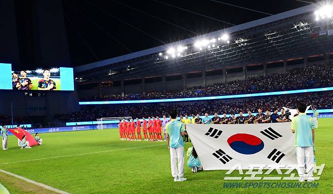 남자 축구대표팀이 1일 오후 중국 항저우 황룽스포츠센터에서 항저우아시안게임 중국과 16강 경기를 펼쳤다. 경기를 준비하고 있는 대표팀 선수들. 항저우(중국)=송정헌 기자songs@sportschosun.com/2023.10.01/