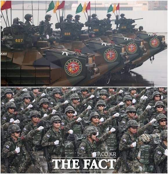 해병대는 2년 전 포항에서 진행된 기념식에서는 상륙작전을 시연하는 등 주인공 역할을 했지만 올해는 상륙돌격장갑차 사열과 태권도 시범단 참여만 소화했다. / 뉴시스