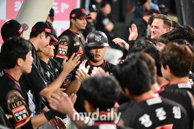 만루홈런을 치고도 웃지 않았던 강백호 / 수원 = 유진형 기자 zolong@mydaily.co.kr