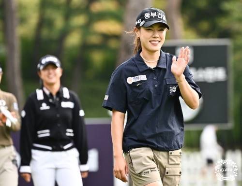 2타 차 선두로 최종라운드를 맞게 된 박주영. [사진=KLPGA]