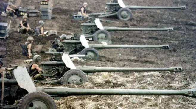 제2차 세계대전 당시(사진) 사용된 D-44 야포 자료사진