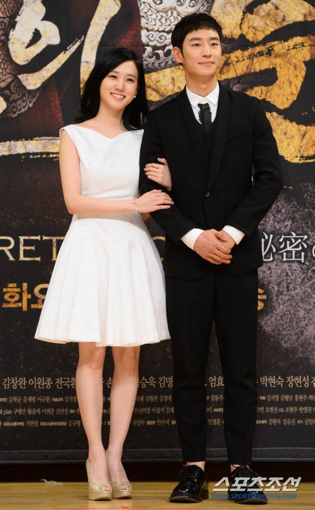 사진=SBS드라마 '비밀의 문' 제작발표회 당시 이제훈 박은빈 모습