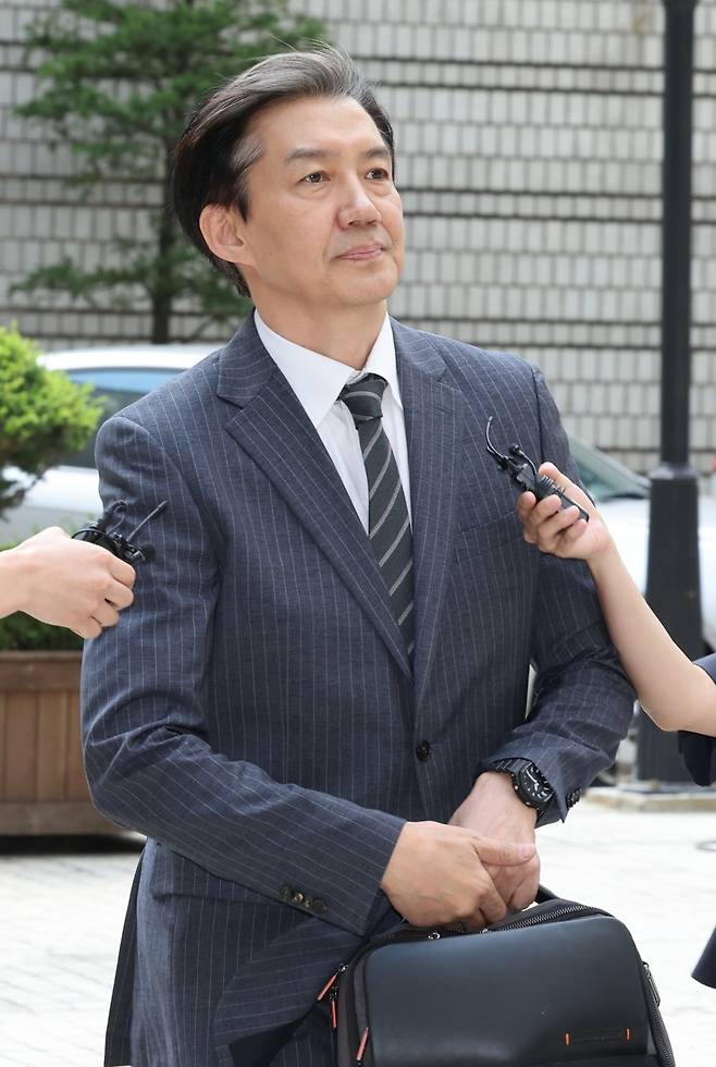 '자녀 입시 비리·감찰 무마 의혹'으로 재판에 넘겨진 조국 전 법무부 장관이 지난 9월 18일 오후 서초구 서울고등법원에서 열리는 2심 공판에 출석하고 있다.  /사진=연합뉴스