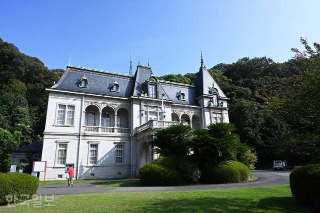 '언덕 위의 구름' 박물관 바로 옆의 반스이소. 1900년대 초 상류층의 사교장이었다.