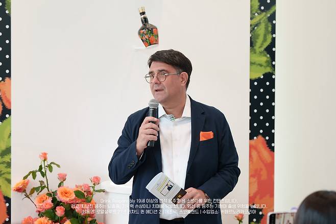 4일 오전 서울 종로구 누티드 익선에서 ‘로얄살루트 21년 리차드 퀸 에디션 2’에 대해 발표하고 있는 프란츠 호튼 페르노리카코리아 대표 [페르노리카코리아 제공]