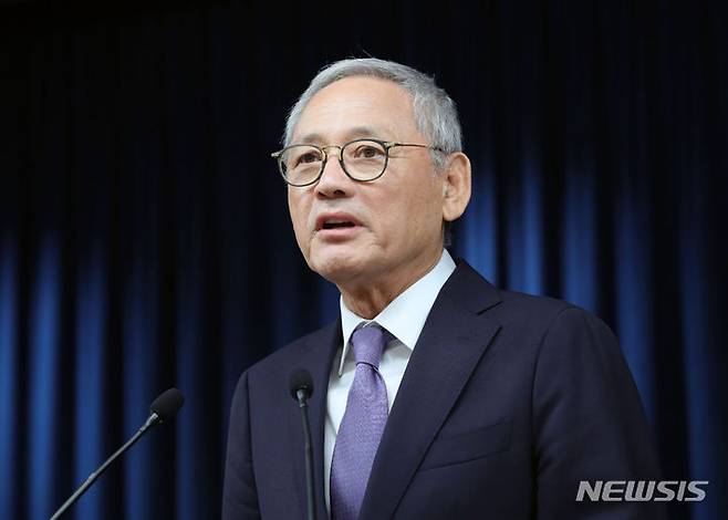 [서울=뉴시스] 홍효식 기자 = 신임 문화체육관광부 장관으로 지명된 유인촌 대통령실 문화체육특별보좌관이 지난달 13일 서울 용산 대통령실 청사에서 소감을 밝히고 있다. 2023.09.13. yesphoto@newsis.com