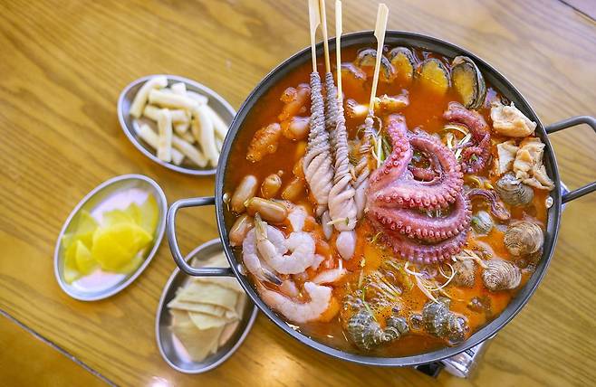 해물이 잔뜩 들어간 해물떡볶이 [사진/성연재 기자]