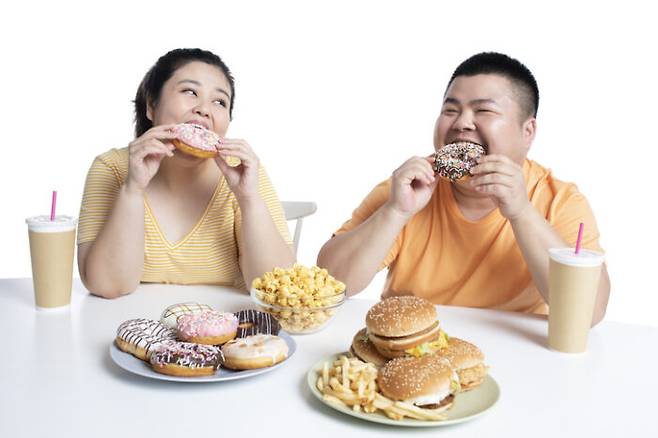 '연애하면서 살쪘다'고 토로하는 커플들이 많다. 실제로 연애를 시작하면 살 찔 확률이 높아진다는 연구가 국제학술지 플로스원(PLoS ONE)에 실렸다. [사진=게티이미지뱅크]