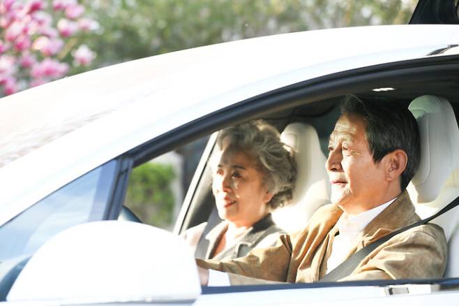 나이든 사람의 치명적인 교통사고가 최근 일본에서 많이 늘었다는 연구 결과(미국 존스홉킨스대 보건대학원)가 있다. 특히 브레이크 대신 액셀을 밟아 다른 사람을 숨지게 하는 사고의 대부분을 노인들이 낸다. [사진=게티이미지뱅크]