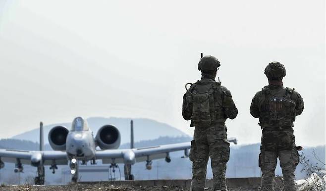 비상활주로 이착륙 훈련중인 한미 공군 [사진출처=연합뉴스]