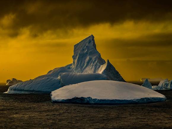 얼어붙은 물의 스핑크스. [사진=Felipe Molina]