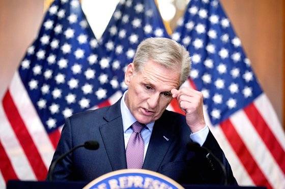 미 하원이 지난 3일(현지시간) 전체회의를 열어 해임결의안을 의결해 자리를 내놓게 된 캐빈 매카시 하원 의장. [사진 AP]