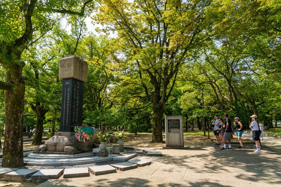 히로시마 평화기념공원 한편의 '한국인 원폭 희생자 위령비'. 지난 5월 한일 정상이 공동 참배한 현장이다.