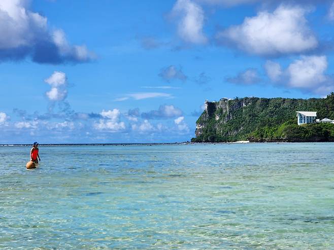 투몬 비치에서 본 사랑의 절벽