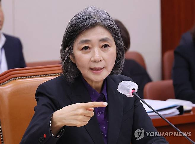 김행 여성가족부 장관 후보자 인사청문회 (서울=연합뉴스) 이정훈 기자 = 김행 여성가족부 장관 후보자가 5일 국회에서 열린 인사청문회에서 의원 질의에 답변하고 있다. 2023.10.5 uwg806@yna.co.kr