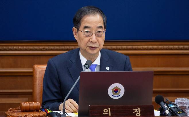 한덕수 국무총리가 4일 오전 서울 종로구 정부서울청사에서 열린 국무회의에 참석해 국민 안전과 강화 관련 발언을 하고 있다. (사진 = 연합뉴스)