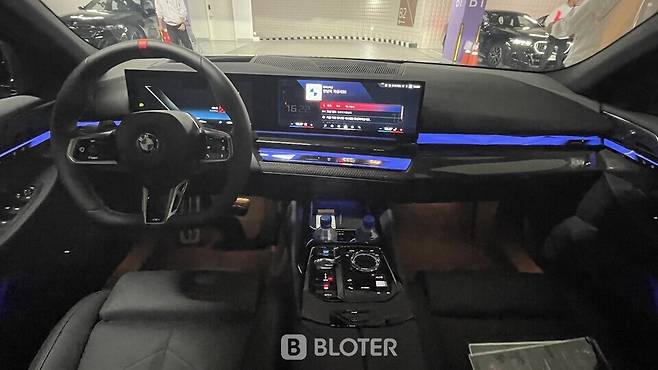 BMW i5 M60 실내 (사진=조재환 기자)