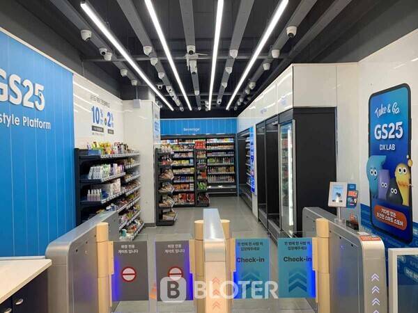 GS25 가산스마트점 내부 전경. 천장에는 2D 카메라 60대가 설치돼 있다. (사진=박재형 기자)
