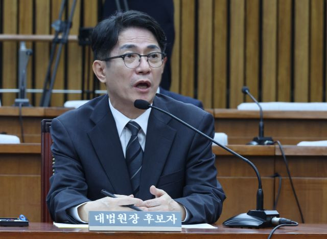 이균용 대법원장 후보자가 지난달 20일 국회에서 열린 인사청문회에서 의원의 질의에 답하고 있다. 연합뉴스