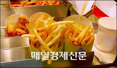 패스트푸드점에서 판매되는 감자튀김