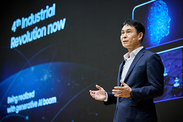 Park Yong-in, Samsung Electronics’ president who also leads the System LSI Division, is delivering a speech. [Courtesy of Samsung Electronics]