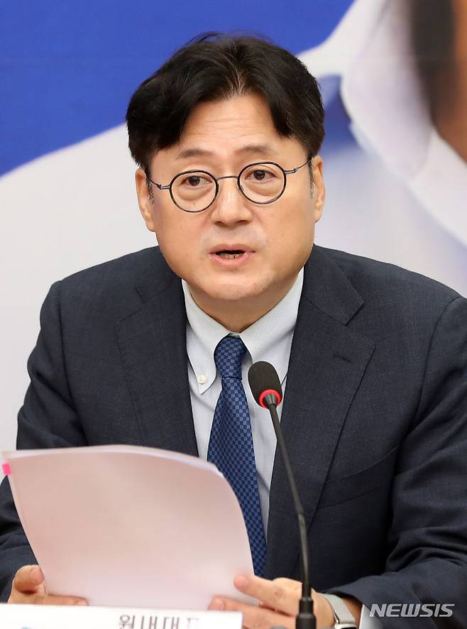 [서울=뉴시스] 이영환 기자 = 홍익표 더불어민주당 원내대표가 6일 오전 서울 여의도 국회에서 열린 최고위원회의에 참석해 발언을 하고 있다. 2023.10.06. 20hwan@newsis.com