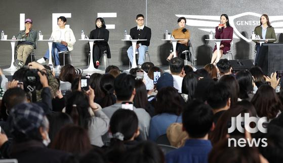 7일 오후 부산 해운대구 우동 영화의 전당에서 영화 '거미집' 오픈토크가 열렸다. 김지운 감독과 배우 송강호, 임수정, 박정수, 오정세, 전여빈, 정수정이 참석했다. 박세완 엔터뉴스팀 기자 park.sewan@jtbc.co.kr (콘텐트비즈니스본부)