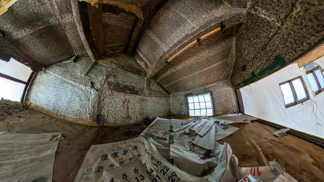 지난달 20일 영단주택 단지의 구합숙소 건물에서 과거 노동자들이 수납공간으로 사용하던 상부 다락의 모습을 확인할 수 있다. 이한호 기자