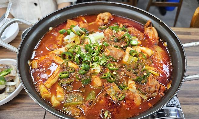 행운식당 닭조림.
