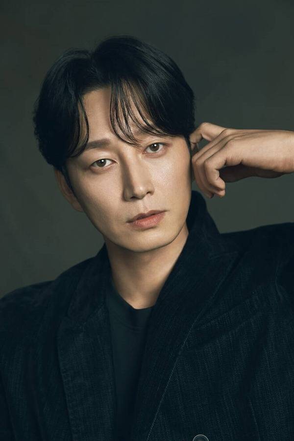 이현욱이 ‘도적’에서 악역 이광일을 연기한 소감을 밝혔다. 사진|넷플릭스