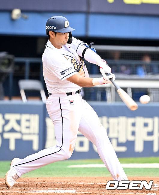 [OSEN=잠실, 민경훈 기자]4회말 1사 주자 1,3루 두산 강승호가 좌익수 희생플라이로 1타점을 올리고 있다. 2023.10.08 / rumi@osen.co.kr