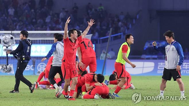 송민규, '우리가 해냈다' [연합뉴스 자료사진]