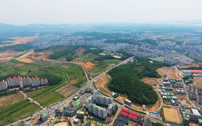 추석 연휴 직후 분양된 ‘e편한세상 검단’에 올 들어 인천 최다 청약 접수가 몰렸다. 사진은 단지가 들어설 인천 검단신도시 전경. [사진 = 연합뉴스]