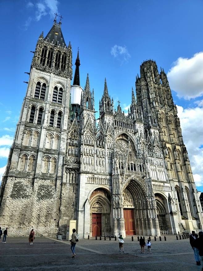 루앙 대성당 전경.