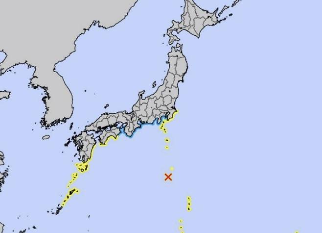 노란색은 쓰나미주의보 발령지역, 파란색은 최대 20cm 높이의 쓰나미가 발생할 가능성이 있는 지역을 표시함. 사진=일본기상청