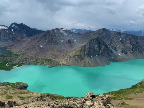 해발 3,910미터 알라쿨 패스 뷰 포인트에서 바라다 본 호수의 비현실적인 아름다움
