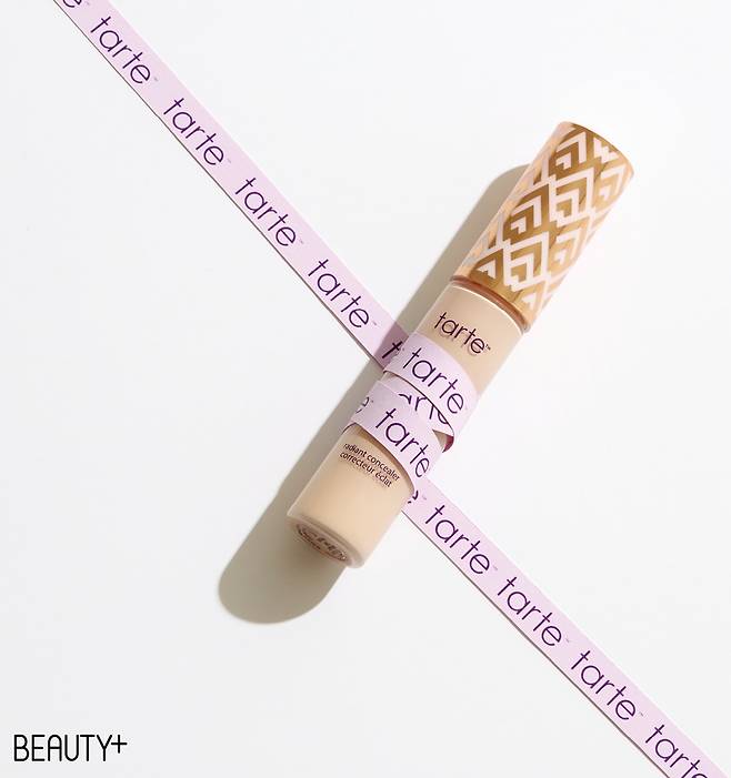 타르트 by 세포라 쉐이프 테이프 래디언트 컨실러