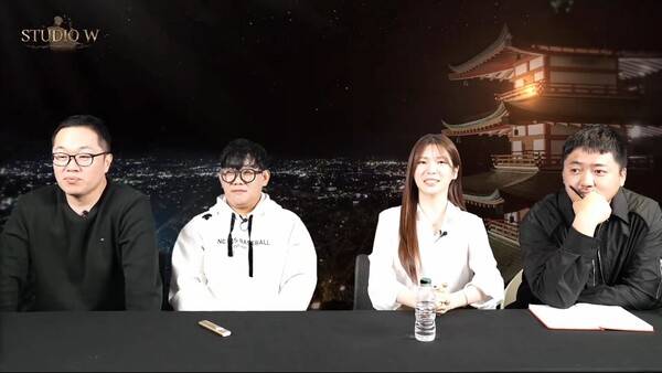 - 엔씨소프트 소속 강정수 리니지W 사업실장, 이성구 리니지 IP 본부장, 리아 리니지W 리포터, 최홍영 리니지W 개발실장