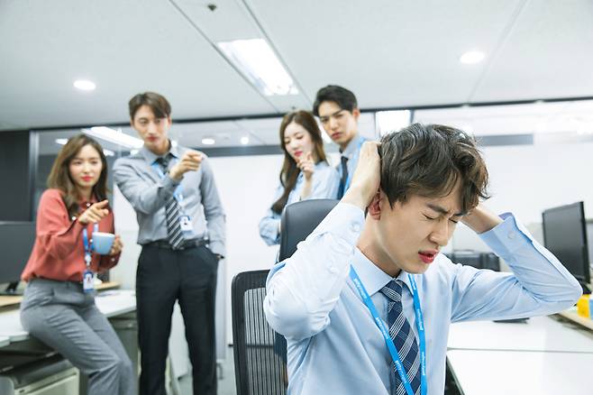 독심술은 타인의 행동이나 비언어적 의사소통을 보고 상대방이 나에게 무슨 생각을 하고 나에게 어떤 태도를 보이고 있을까 예상되는 생각을 추측하는 것이다. [사진= 게티이미지뱅크]
