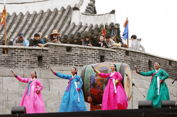 지난해 열린  동래읍성축제 중 국악공연 모습.