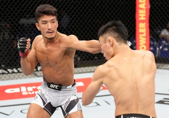 ‘미스터 퍼펙트’ 강경호와 존 카스타녜다의 대결이 한 주 앞당겨졌다. 사진=UFC 제공