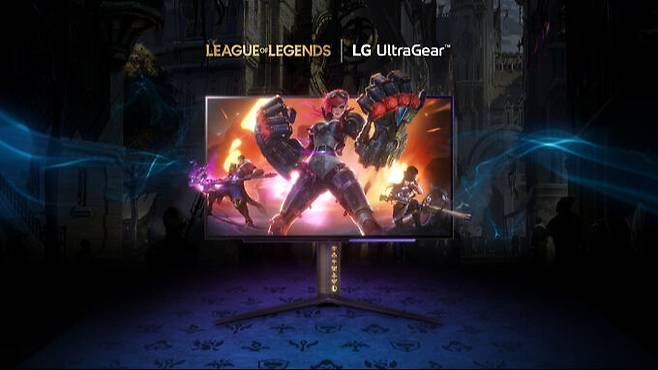 LG전자가 올레드 화질과 인기 게임 ‘리그 오브 레전드’(LoL·롤) 디자인을 갖춰 프리미엄 게이밍 경험을 제공하는 LG 울트라기어 게이밍모니터 신제품을 출시했다고 11일 밝혔다. LG전자 제공